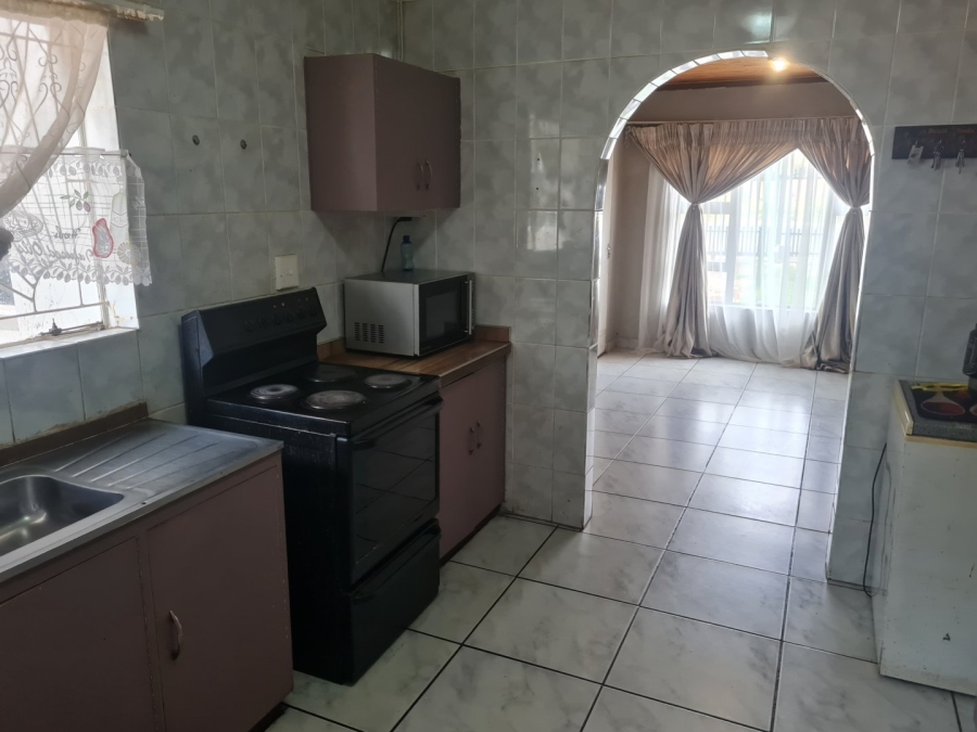 5 Bedroom Property for Sale in Pellissier Free State